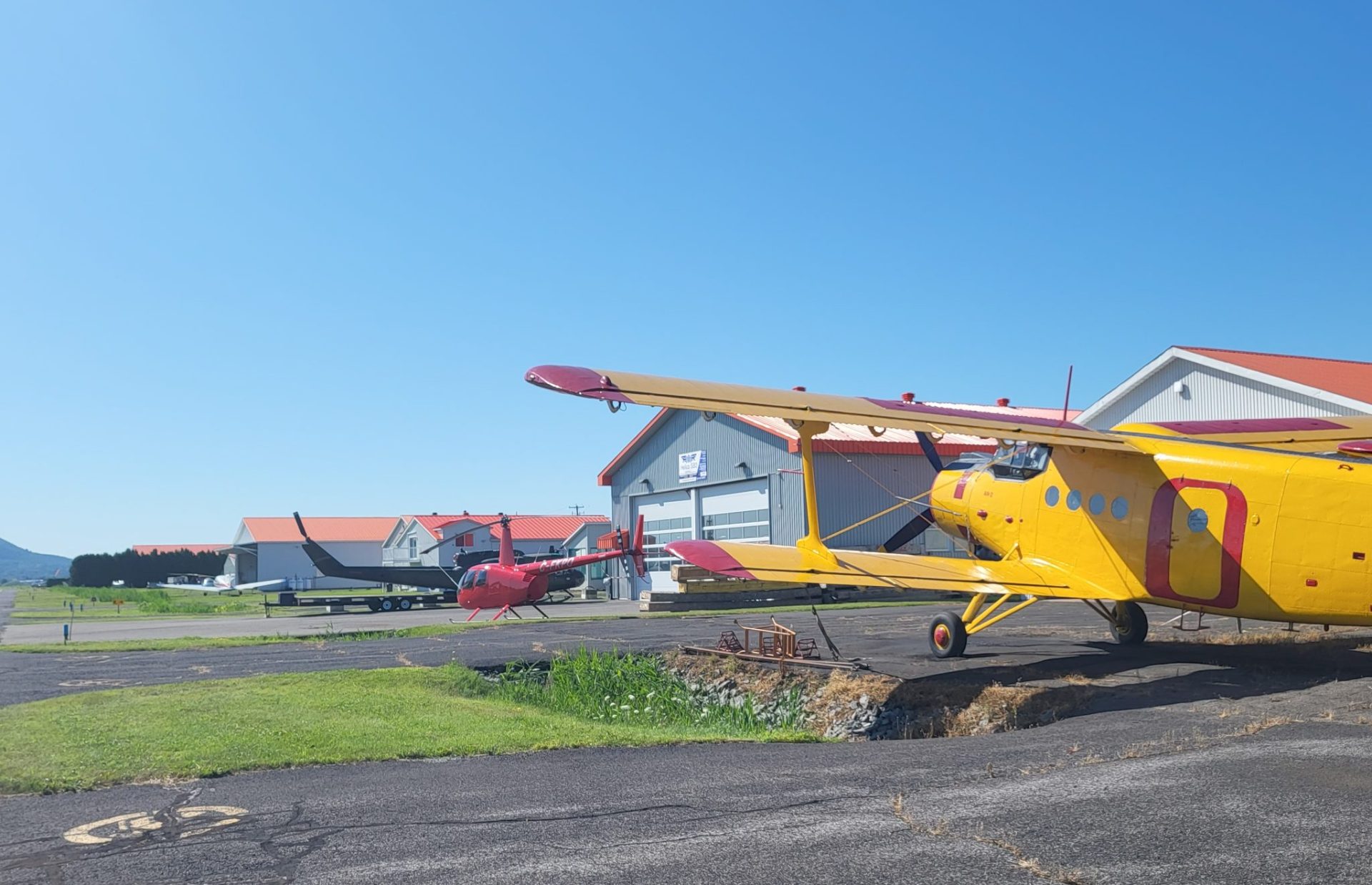 Avion jaune